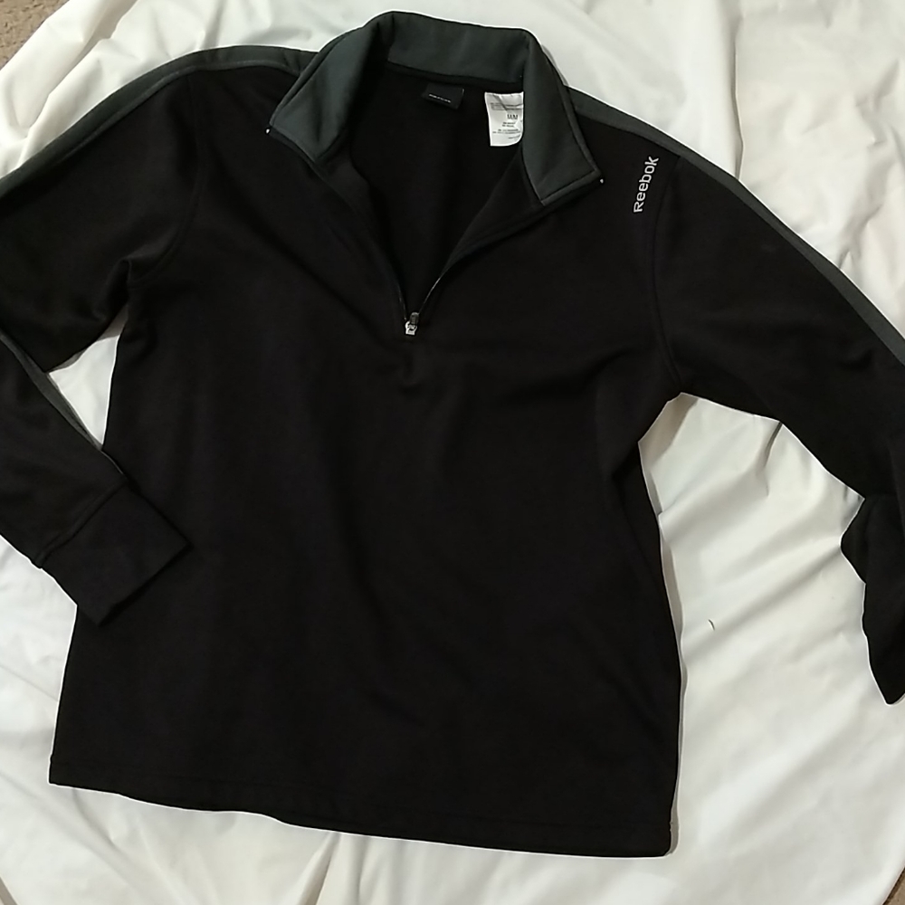 Men's medium 2/3 zip jacket.